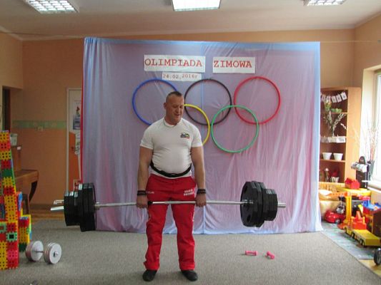 Grafika #25: 24.02.2016-Pokaz strongmana p.Mirosława Kramek