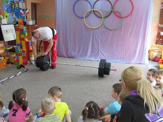 Grafika #27: 24.02.2016-Pokaz strongmana p.Mirosława Kramek