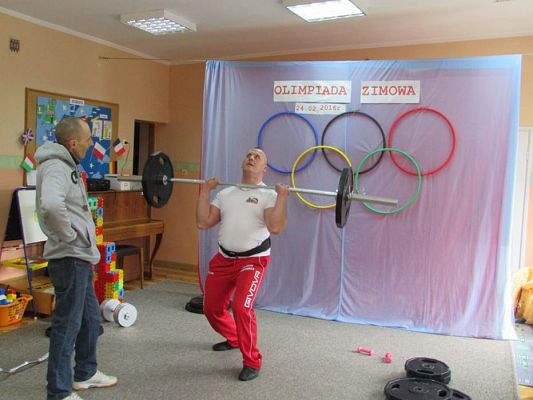 Grafika #28: 24.02.2016-Pokaz strongmana p.Mirosława Kramek