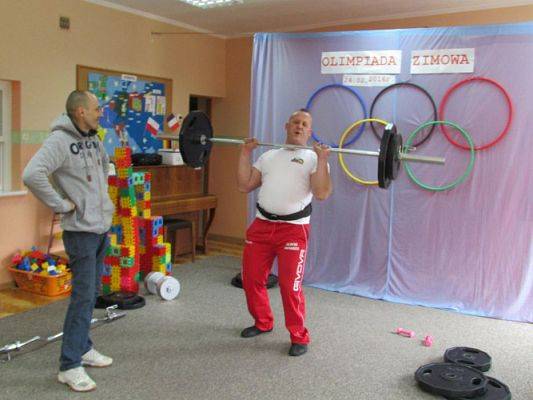 Grafika #30: 24.02.2016-Pokaz strongmana p.Mirosława Kramek