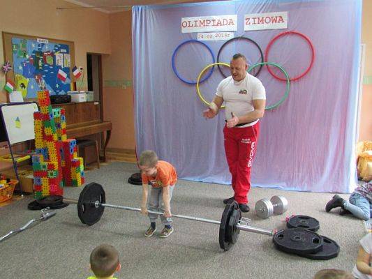 Grafika #41: 24.02.2016-Pokaz strongmana p.Mirosława Kramek