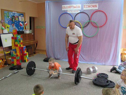 Grafika #42: 24.02.2016-Pokaz strongmana p.Mirosława Kramek