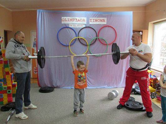 Grafika #43: 24.02.2016-Pokaz strongmana p.Mirosława Kramek
