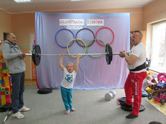Grafika #44: 24.02.2016-Pokaz strongmana p.Mirosława Kramek