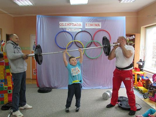 Grafika #48: 24.02.2016-Pokaz strongmana p.Mirosława Kramek