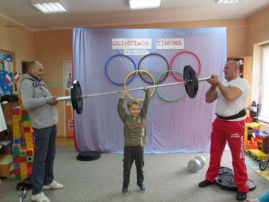 Grafika #49: 24.02.2016-Pokaz strongmana p.Mirosława Kramek