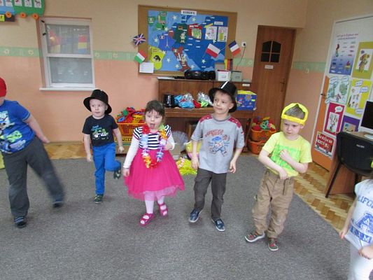 Grafika #4: 23.02.2016 - W tanecznym rytmie