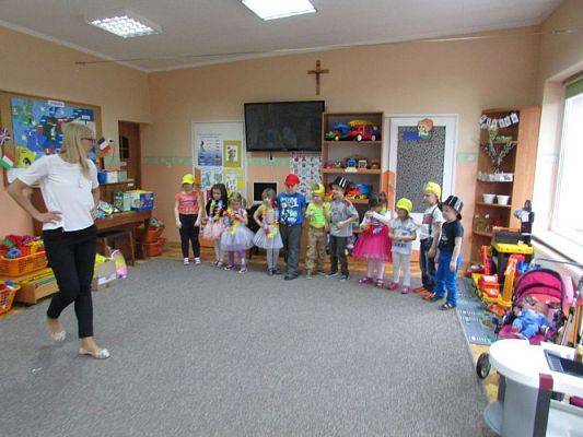 Grafika #16: 23.02.2016 - W tanecznym rytmie