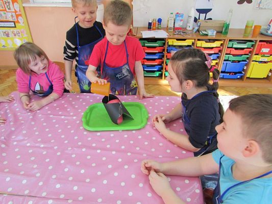 Grafika #2: 17.02.2016 - Zabawy i doświadczenia chemiczne z kolorami