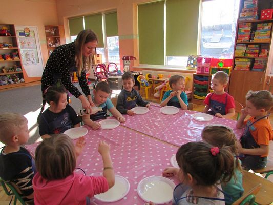 Grafika #5: 17.02.2016 - Zabawy i doświadczenia chemiczne z kolorami