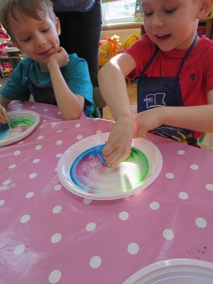 Grafika #9: 17.02.2016 - Zabawy i doświadczenia chemiczne z kolorami