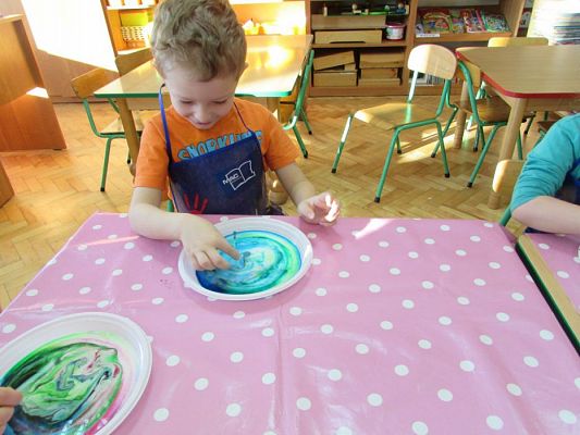 Grafika #14: 17.02.2016 - Zabawy i doświadczenia chemiczne z kolorami