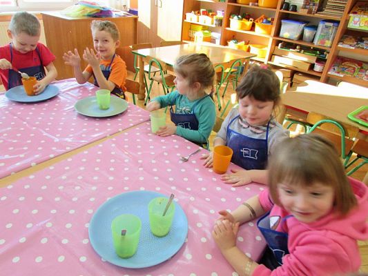 Grafika #17: 17.02.2016 - Zabawy i doświadczenia chemiczne z kolorami