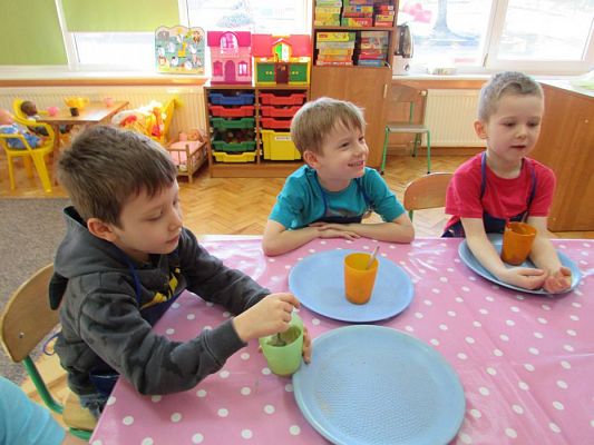 Grafika #18: 17.02.2016 - Zabawy i doświadczenia chemiczne z kolorami