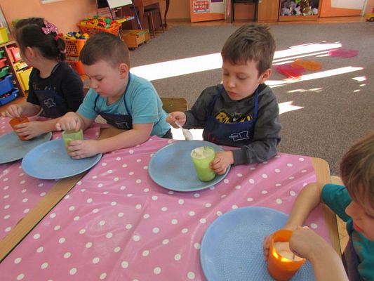 Grafika #21: 17.02.2016 - Zabawy i doświadczenia chemiczne z kolorami