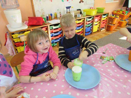 Grafika #22: 17.02.2016 - Zabawy i doświadczenia chemiczne z kolorami