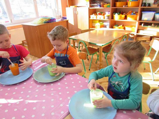 Grafika #23: 17.02.2016 - Zabawy i doświadczenia chemiczne z kolorami