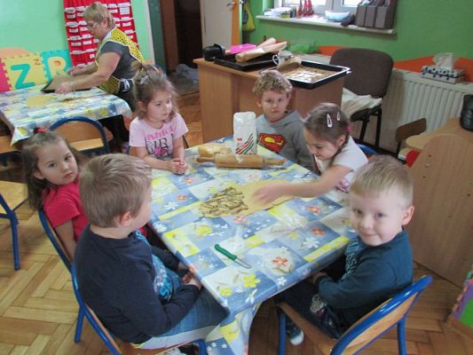 Grafika #0: 15.01.2016 - Pieczemy ciasteczka dla babci i dziadka-Średniaki