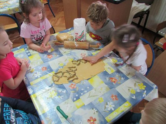 Grafika #1: 15.01.2016 - Pieczemy ciasteczka dla babci i dziadka-Średniaki