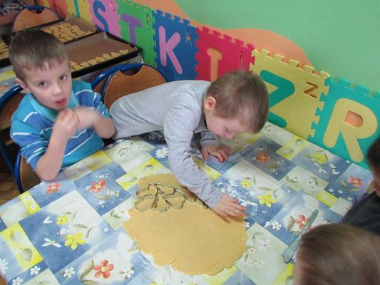 Grafika #5: 15.01.2016 - Pieczemy ciasteczka dla babci i dziadka-Średniaki