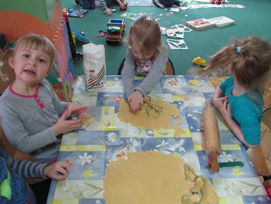 Grafika #8: 15.01.2016 - Pieczemy ciasteczka dla babci i dziadka-Średniaki