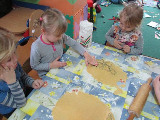 Grafika #9: 15.01.2016 - Pieczemy ciasteczka dla babci i dziadka-Średniaki