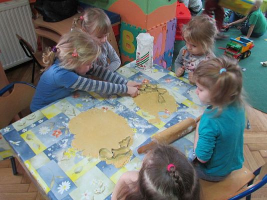 Grafika #10: 15.01.2016 - Pieczemy ciasteczka dla babci i dziadka-Średniaki