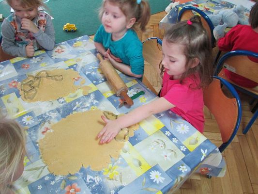 Grafika #11: 15.01.2016 - Pieczemy ciasteczka dla babci i dziadka-Średniaki