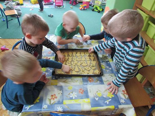 Grafika #15: 15.01.2016 - Pieczemy ciasteczka dla babci i dziadka-Średniaki