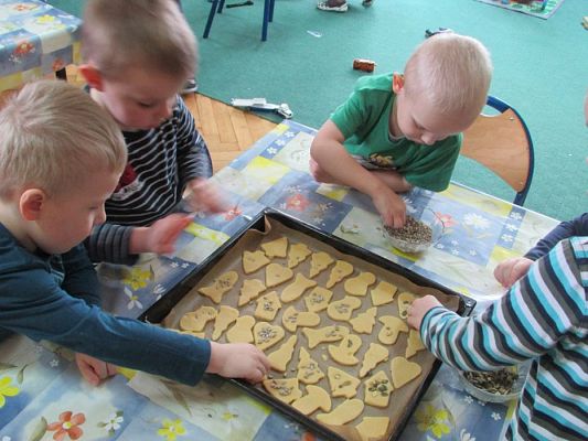 Grafika #16: 15.01.2016 - Pieczemy ciasteczka dla babci i dziadka-Średniaki