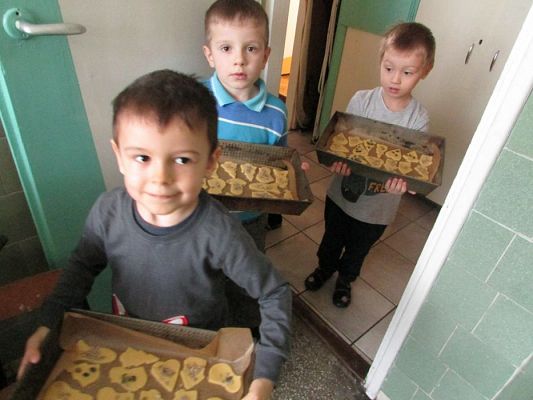 Grafika #21: 15.01.2016 - Pieczemy ciasteczka dla babci i dziadka-Średniaki