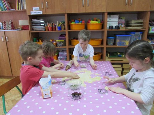 Grafika #9: 14.01.2016 - Pieczemy ciasteczka dla babci i dziadka-Starszaki