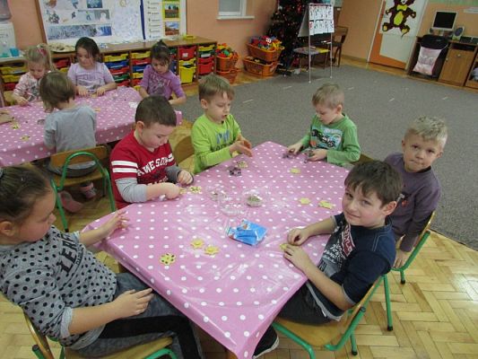 Grafika #20: 14.01.2016 - Pieczemy ciasteczka dla babci i dziadka-Starszaki