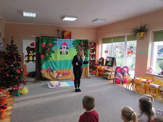 Grafika #1: 04.12.2015 - Przedstawienie "Królewna Śnieżka"