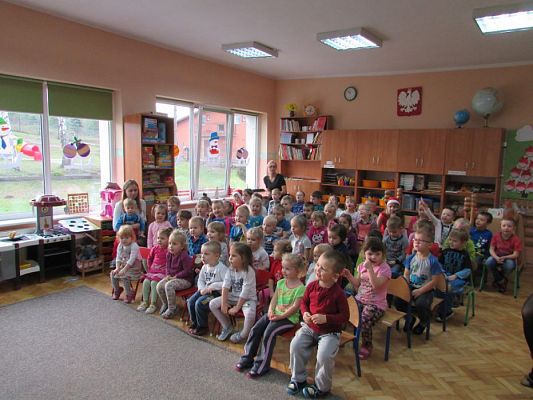 Grafika #2: 04.12.2015 - Przedstawienie "Królewna Śnieżka"