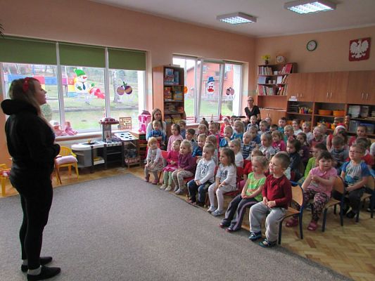 Grafika #3: 04.12.2015 - Przedstawienie "Królewna Śnieżka"