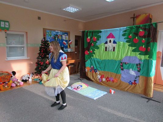 Grafika #12: 04.12.2015 - Przedstawienie "Królewna Śnieżka"