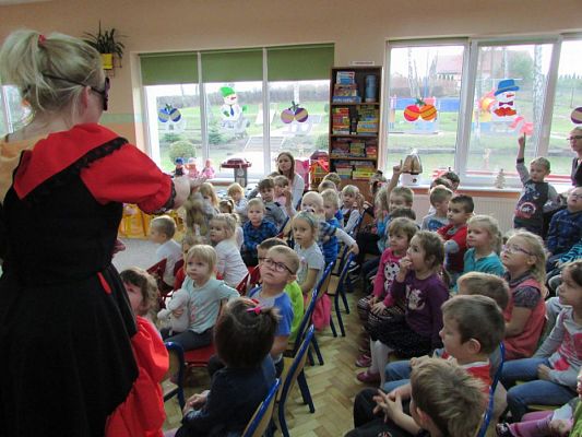 Grafika #24: 04.12.2015 - Przedstawienie "Królewna Śnieżka"