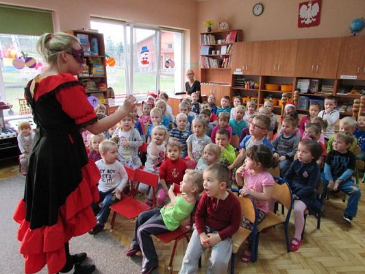 Grafika #25: 04.12.2015 - Przedstawienie "Królewna Śnieżka"