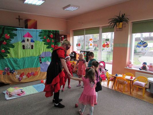 Grafika #43: 04.12.2015 - Przedstawienie "Królewna Śnieżka"