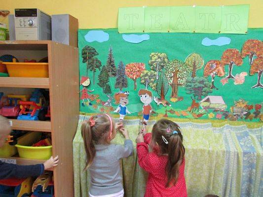 Grafika #3: 26.10.2015 - Teatrzyk kukiełkowy "Wiewiórka" do wiersza Doroty Gellner