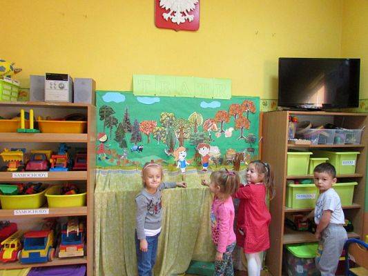 Grafika #5: 26.10.2015 - Teatrzyk kukiełkowy "Wiewiórka" do wiersza Doroty Gellner