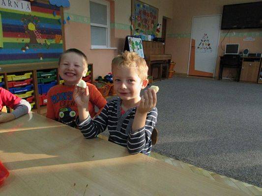 Grafika #2: 20.10.2015-Warsztaty plastyczne pn."Jesienne bukiety z liści"