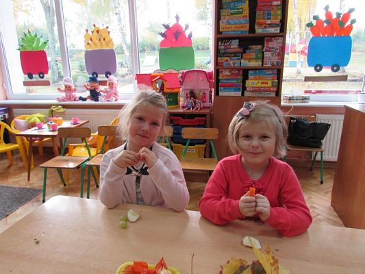 Grafika #5: 20.10.2015-Warsztaty plastyczne pn."Jesienne bukiety z liści"