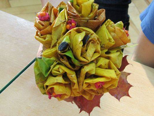 Grafika #10: 20.10.2015-Warsztaty plastyczne pn."Jesienne bukiety z liści"