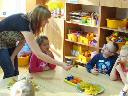 Grafika #11: 20.10.2015-Warsztaty plastyczne pn."Jesienne bukiety z liści"