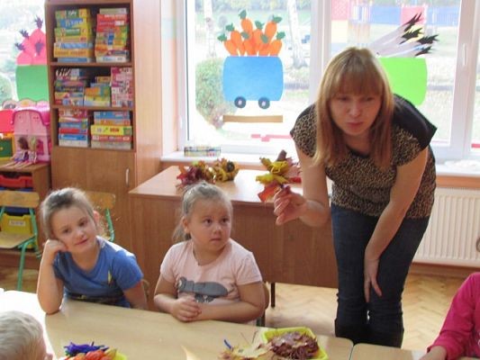 Grafika #21: 20.10.2015-Warsztaty plastyczne pn."Jesienne bukiety z liści"