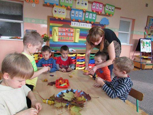 Grafika #26: 20.10.2015-Warsztaty plastyczne pn."Jesienne bukiety z liści"