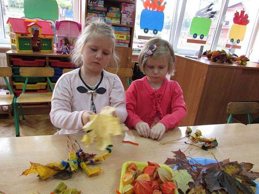 Grafika #29: 20.10.2015-Warsztaty plastyczne pn."Jesienne bukiety z liści"