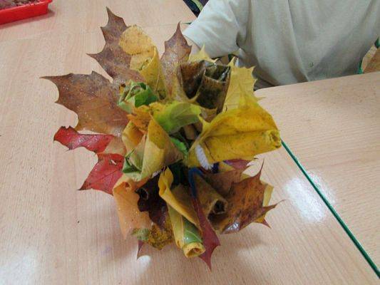 Grafika #36: 20.10.2015-Warsztaty plastyczne pn."Jesienne bukiety z liści"